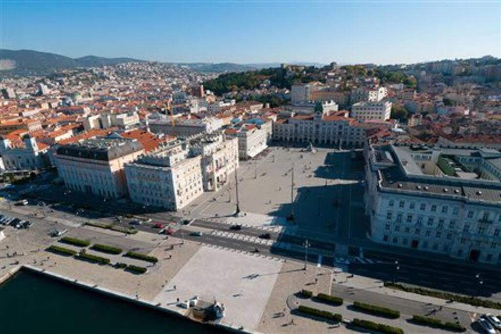 Appartamento In Centro Storico Trieste Ngoại thất bức ảnh